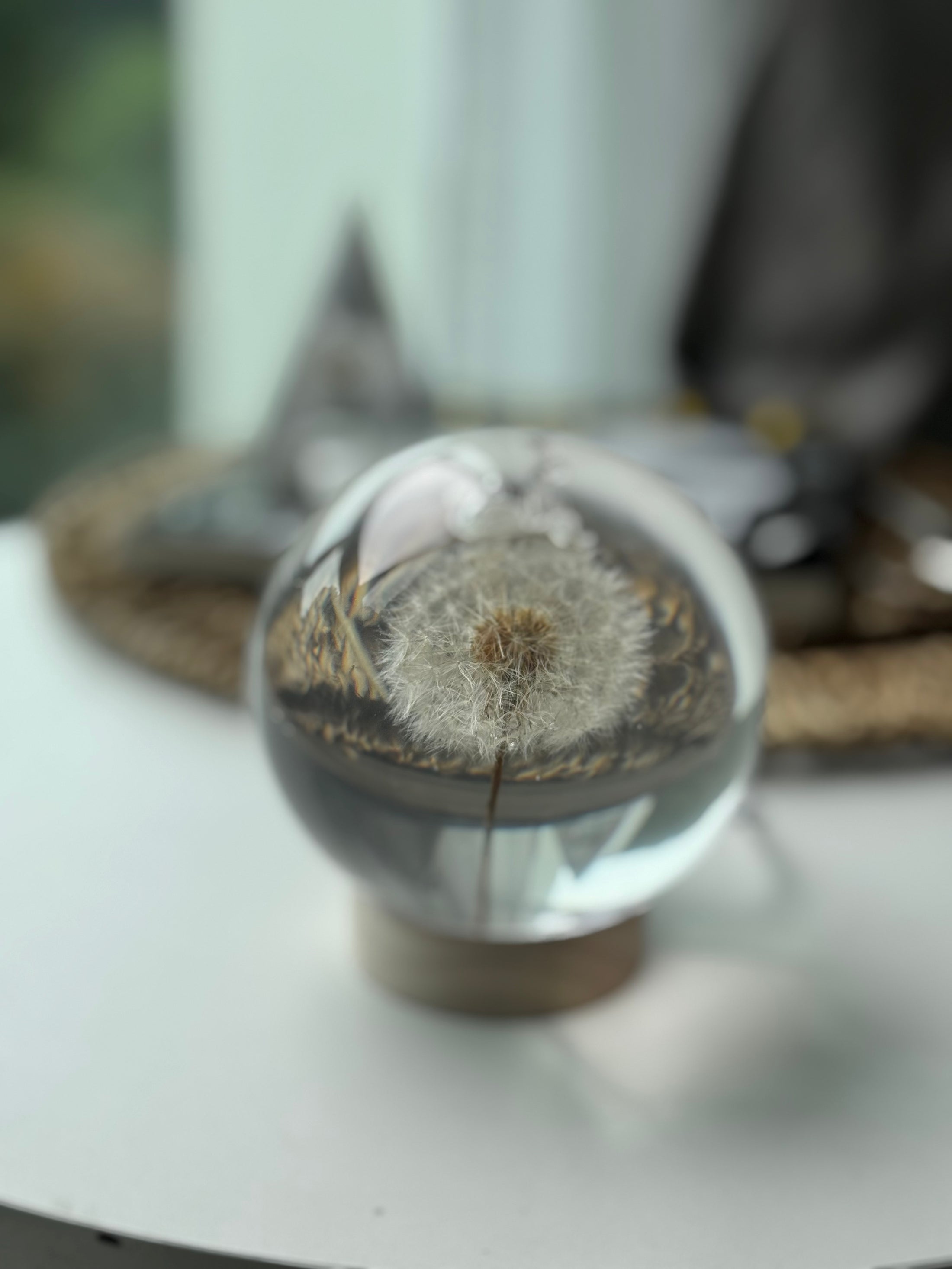 [OUTLET] Dandelion Sphere (10cm) - Detail: Top Bubble Feature