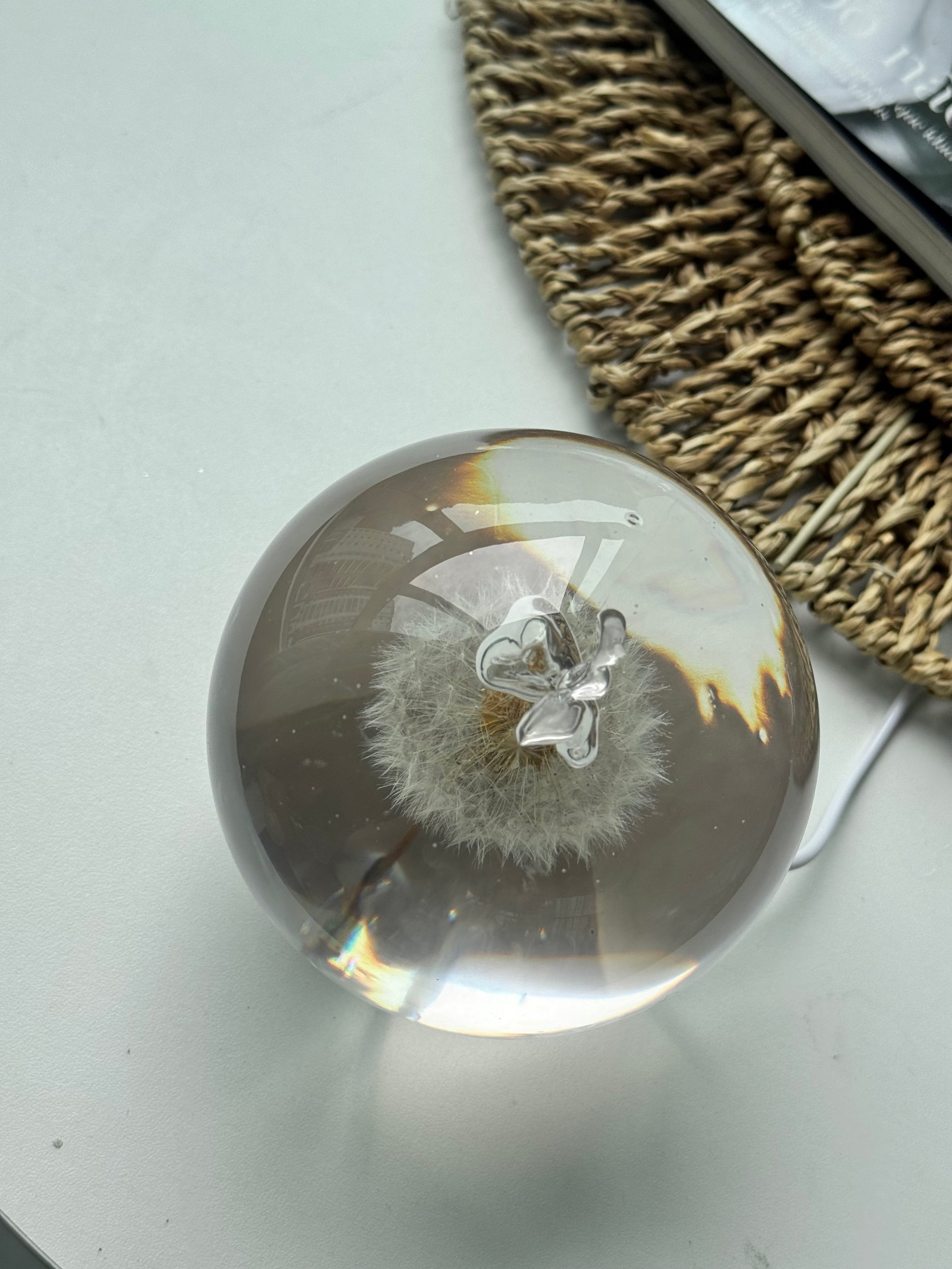 [OUTLET] Dandelion Sphere (10cm) - Detail: Top Bubble Feature